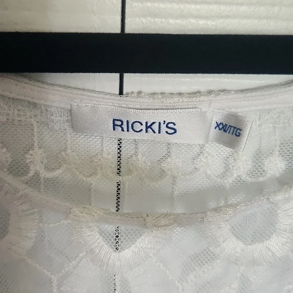 Ricki's Sheer Blouse Etched pattern throughout - Size  XXL - Picture 5 of 8